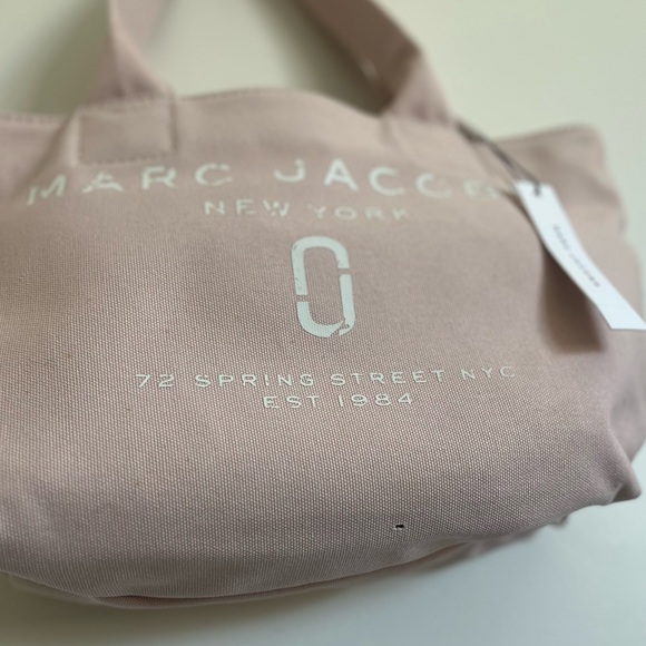 SOLD Marc Jacob’s Canvas Summer Travelers Bag in Pale Pink - Picture 5 of 6